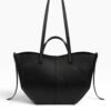 gacek-czarny-hero GACEK Czarny - torebka shopper, widok z zawieszonym paskiem
