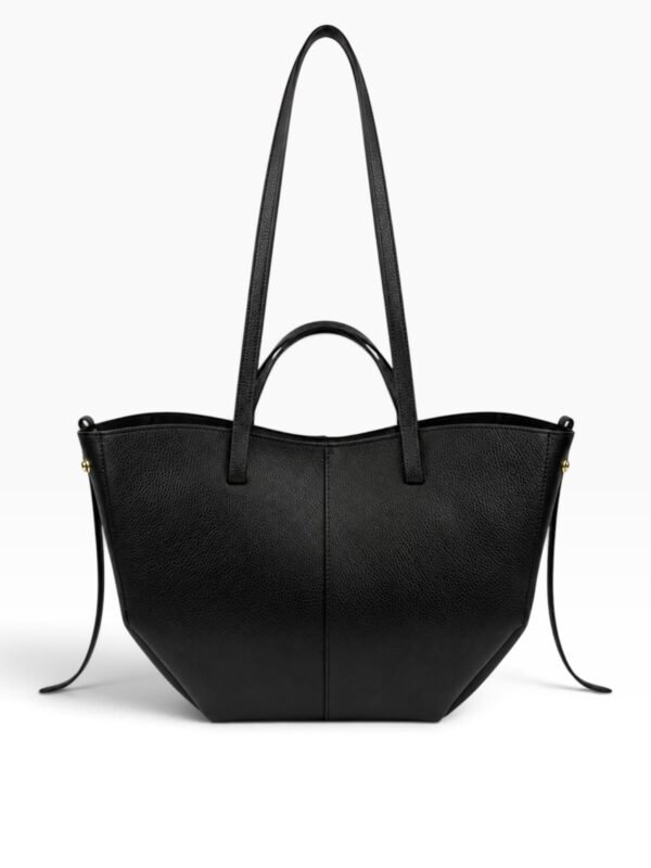 gacek-czarny-hero GACEK Czarny - torebka shopper, widok z zawieszonym paskiem